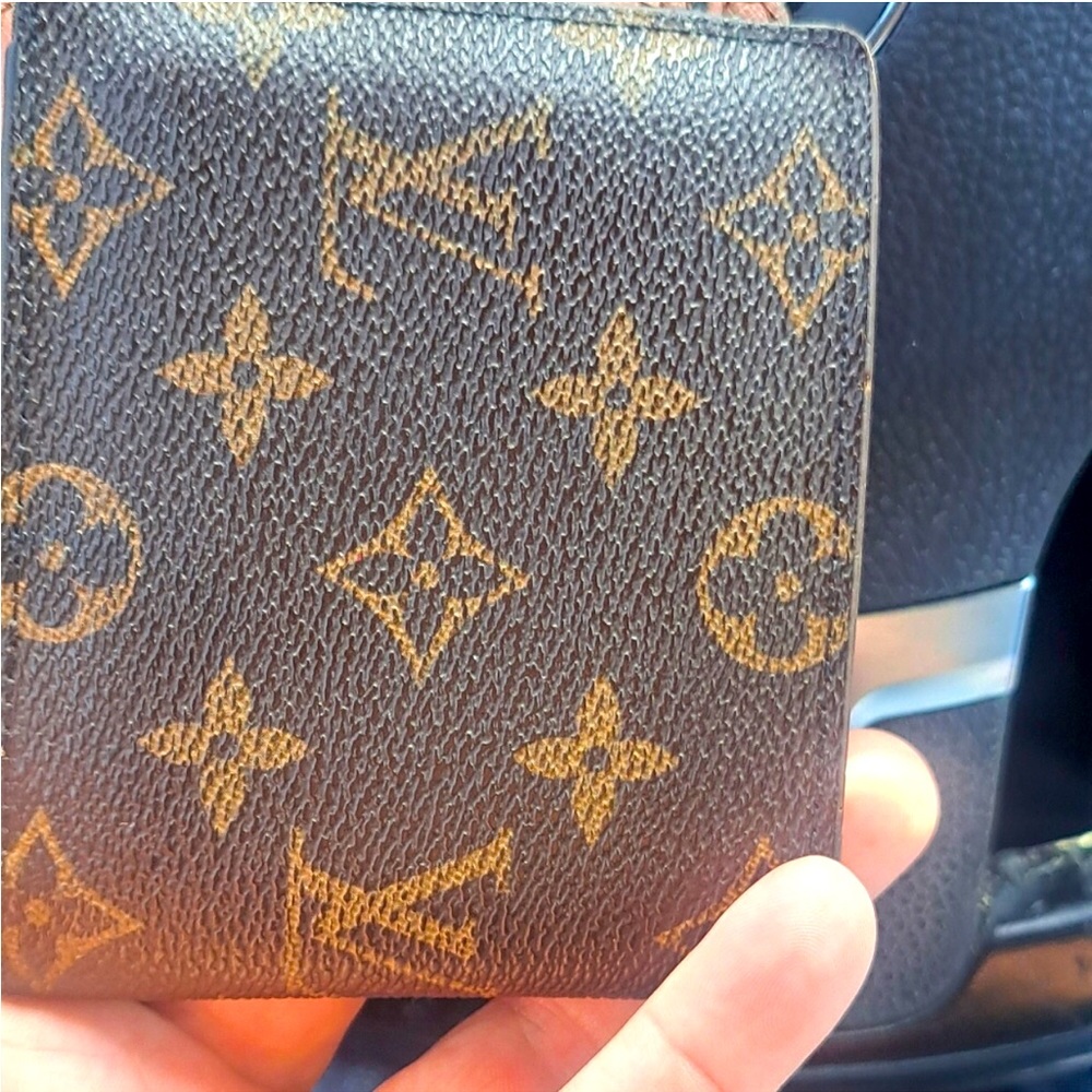 Louis Vuitton wallet & keychain bundle